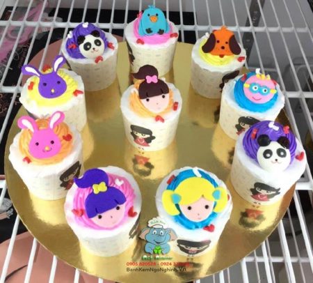 banh-sinh-nhat-ngo-nghinh-2016-11-25-mau-banh-cupcake-trang-tri-socola