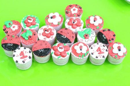 banh-sinh-nhat-ngo-nghinh-2017-04-30-cupcake-1-cupcake-nhieu-mau
