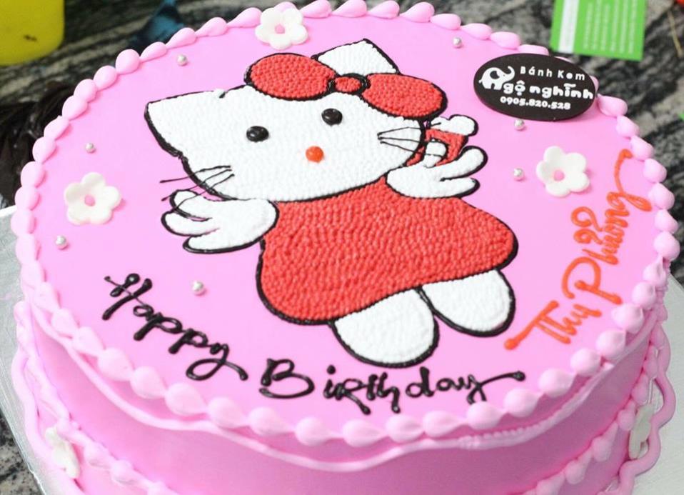 Bánh kem hoạt họa mèo Kitty là một món ngọt đầy ấn tượng cho các fan. Hình ảnh một chiếc bánh được trang trí đầy sáng tạo với hình ảnh mèo Kitty tươi cười và những chi tiết nhỏ xinh sẽ khiến bạn muốn xem và thưởng thức sản phẩm này ngay.