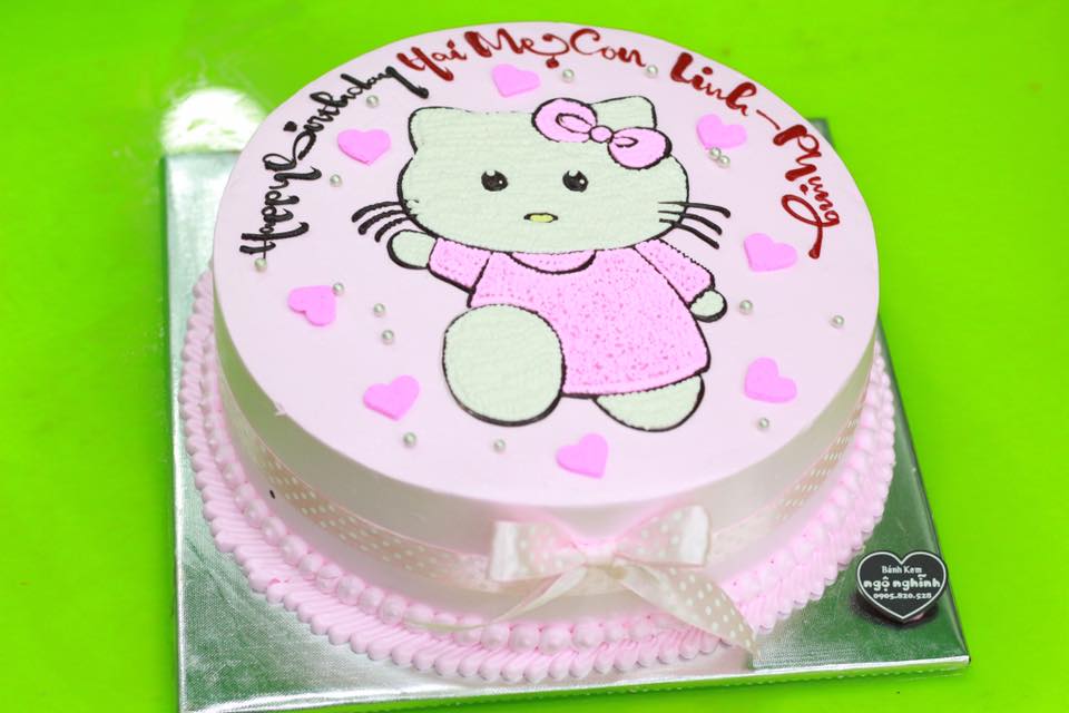Bánh kem mèo Hello Kitty là món tráng miệng tuyệt vời cho bữa tiệc sinh nhật hoặc sinh nhật của bé. Hãy ngắm nhìn bánh kem mèo Hello Kitty xinh xắn, trang trí đầy màu sắc với những chi tiết tỉ mỉ giống y hệt như trên phim!