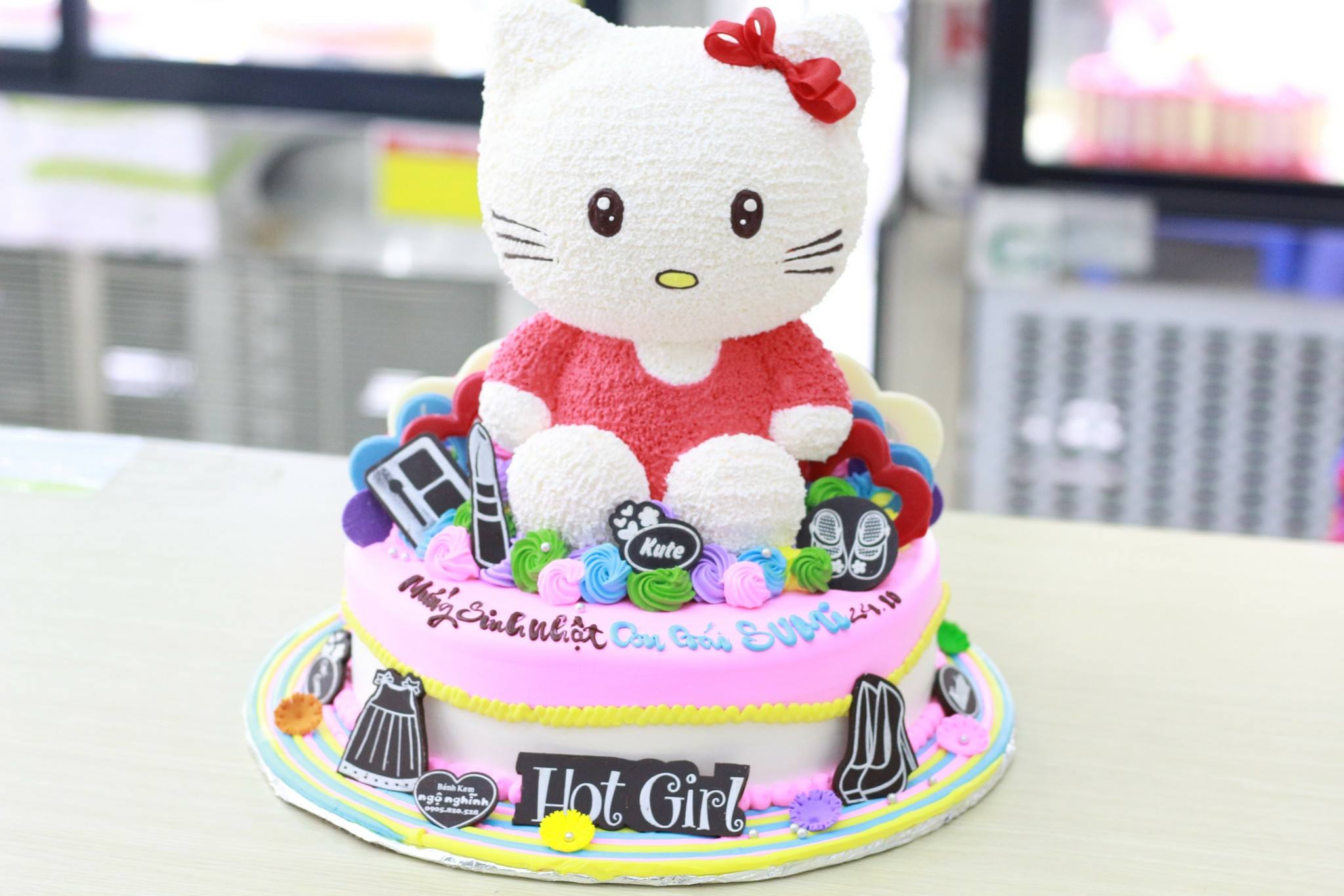 Cùng đến với bánh sinh nhật mèo Hello Kitty đáng yêu cho ngày sinh nhật của bạn! Hình ảnh sắc nét, màu sắc tươi sáng và hình ảnh chiếc bánh ngọt ngào sẽ khiến bạn muốn ăn ngay lập tức. Chắc chắn bạn sẽ yêu thích chiếc bánh mèo xinh đẹp này.