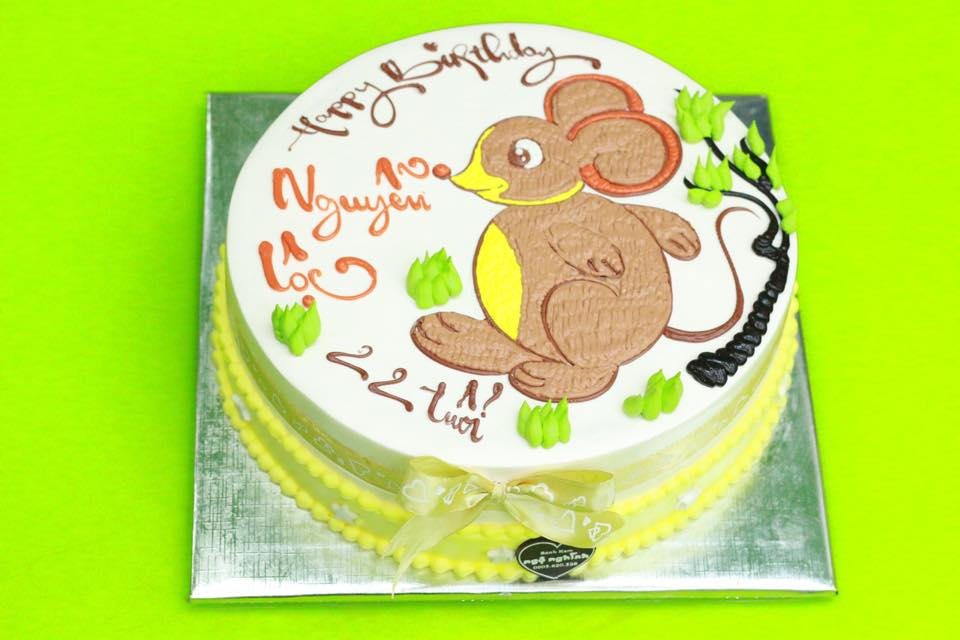 Bánh kem sinh nhật con chuột là một sự lựa chọn tuyệt vời cho các bé yêu thích chuột Mickey hoặc những người sinh vào năm con chuột. Xem hình ảnh để thấy rõ tất cả chi tiết tuyệt đẹp của chiếc bánh và để biến ngày sinh nhật thành một ngày đặc biệt.
