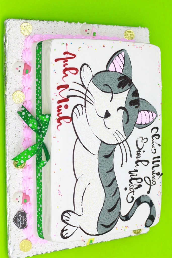 Bánh kem con mèo: Bạn yêu chuột và muốn thưởng thức những chiếc bánh kem mang hình dáng con mèo đáng yêu và ngon miệng? Hãy xem các hình ảnh về bánh kem con mèo thật đặc biệt và thưởng thức món quà ngon miệng đầy tình cảm.