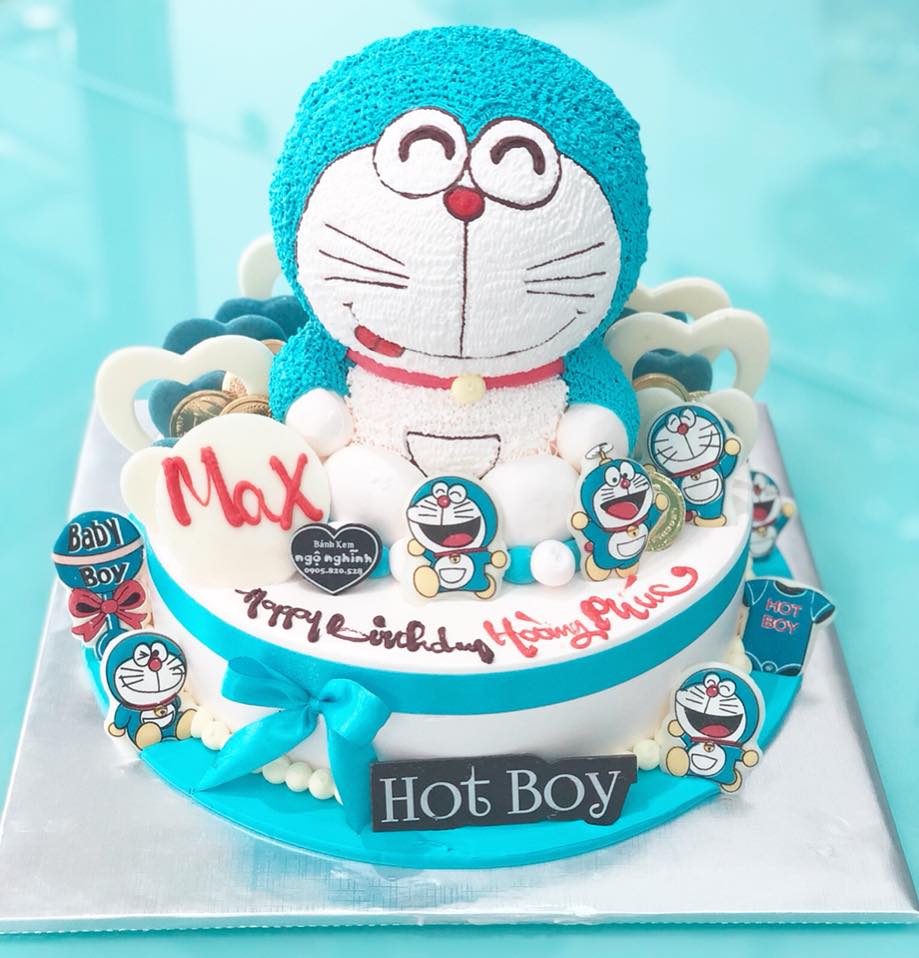 Bánh sinh nhật Doraemon nổi tiếng sẽ khiến không chỉ trẻ em mà người lớn cũng phải ngất ngây. Sự kết hợp giữa các hương vị chuẩn xác và kiểu dáng hình ảnh đáng yêu sẽ khiến bữa tiệc sinh nhật của bạn trở nên khó quên và kỳ diệu hơn bao giờ hết.