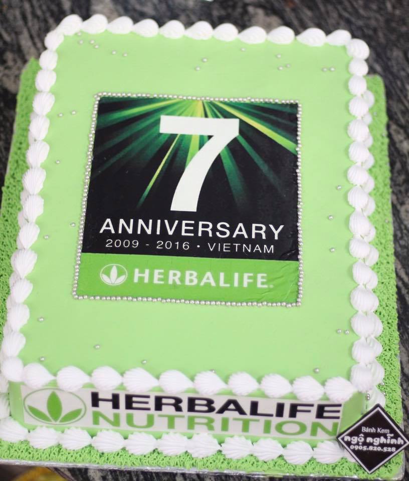 Bánh kem sinh nhật in hình ăn được màu xanh đẹp mắt công ty Herbalife kỷ  niêm thành lập 7 năm  Bánh Kem Ngộ Nghĩnh