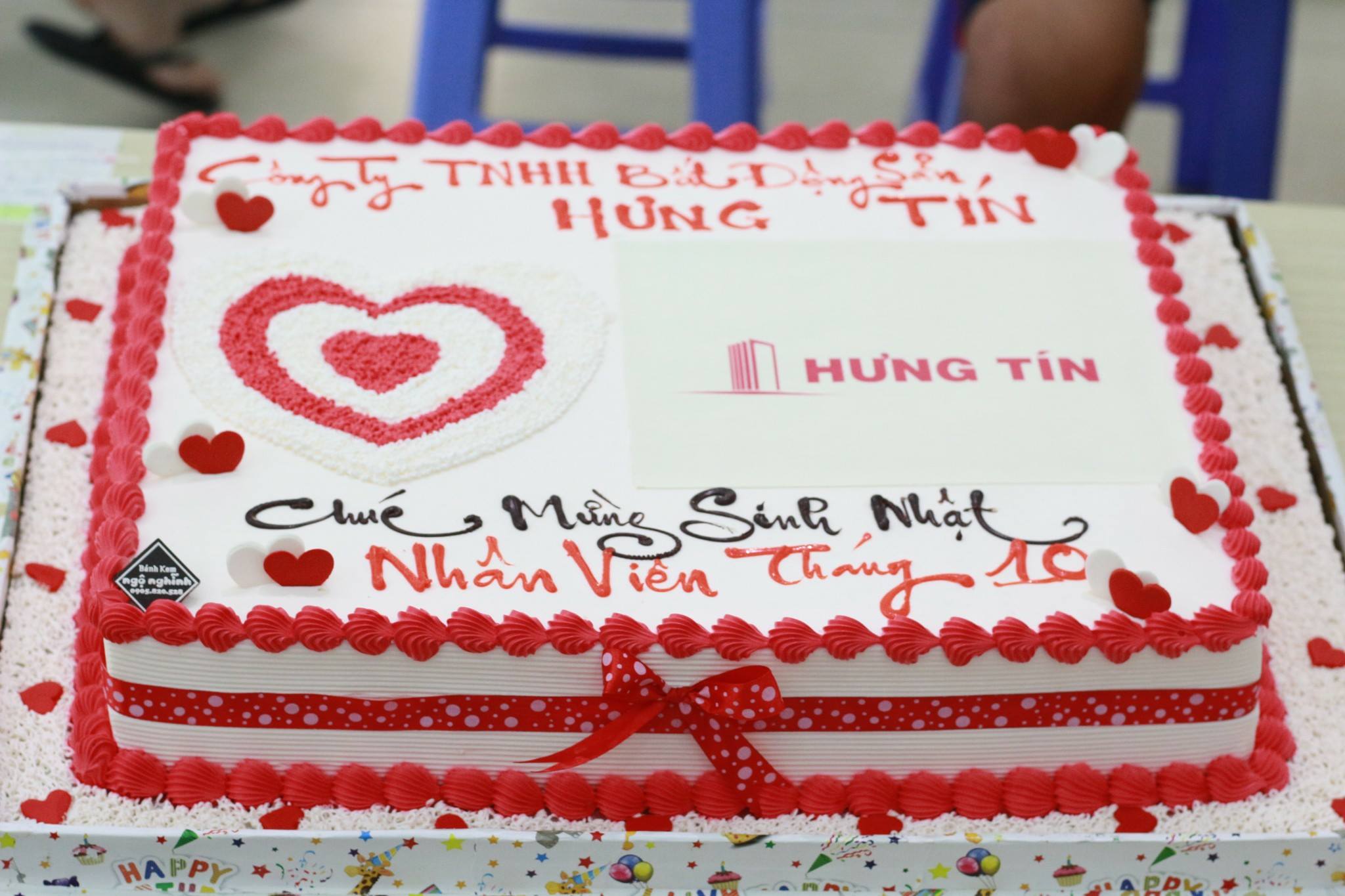 Big cake Z HOLDING chúc mừng sinh nhật nhân viên tại Tiệm bánh MiaCake Đà Nẵng