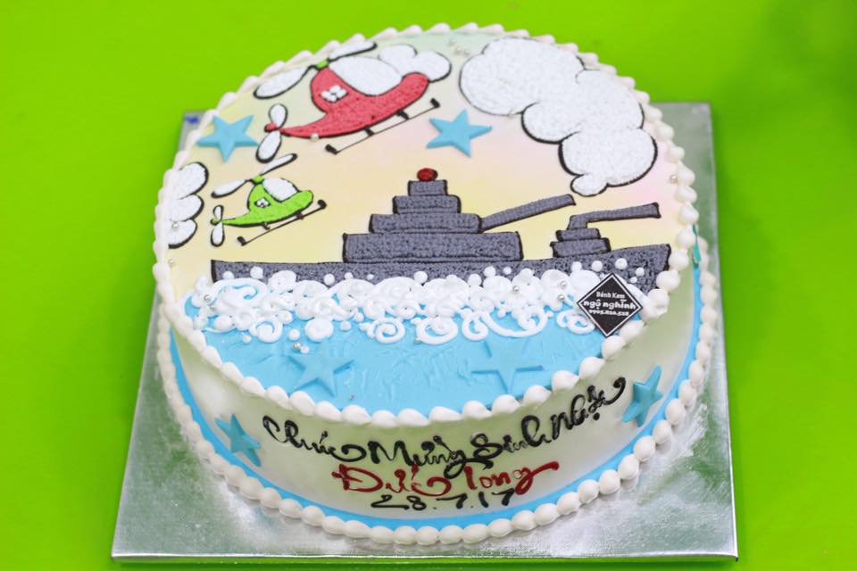 Bánh sinh nhật vẽ hình xe tăng và máy bay sẽ trở thành món quà sinh nhật độc đáo cho những đứa trẻ đam mê quân sự. Hãy xem và khám phá thiết kế độc đáo này ngay!
