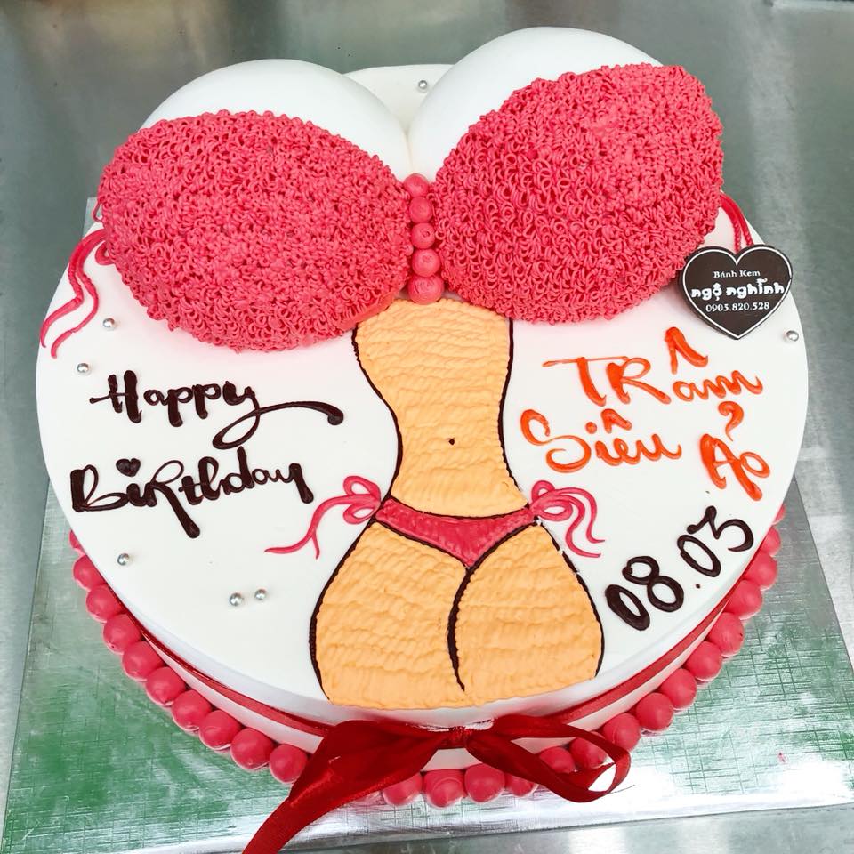 Bạn đang tìm kiếm một chiếc bánh sinh nhật độc đáo để tặng người thân yêu? Hãy xem qua ảnh bánh sinh nhật tạo hình bikini đầy quyến rũ này. Sự kết hợp giữa hình ảnh bikini và hương vị bánh kem sẽ khiến ai ai cũng phải trầm trồ.