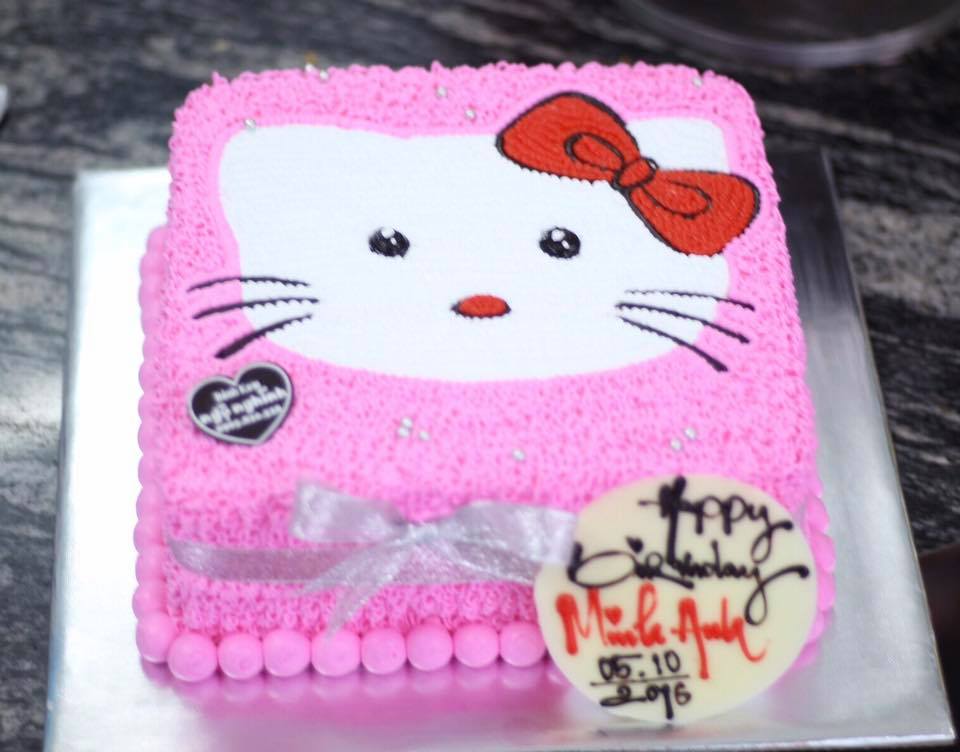Bánh kem sinh nhật màu hồng vẽ mèo hello kitty siêu đáng yêu cho ... - Bánh kem sinh nhật hello kitty màu hồng: Bật mí cho bạn, bánh kem sinh nhật màu hồng tuyệt đẹp với hình ảnh chú mèo hello kitty đáng yêu sẽ khiến người nhận cảm thấy đặc biệt hơn bao giờ hết. Với hương vị béo ngậy và nguyên liệu sạch, chúng tôi đáp ứng mọi yêu cầu của bạn để tạo ra chiếc bánh hoàn hảo cho sinh nhật của người thân yêu của bạn.
