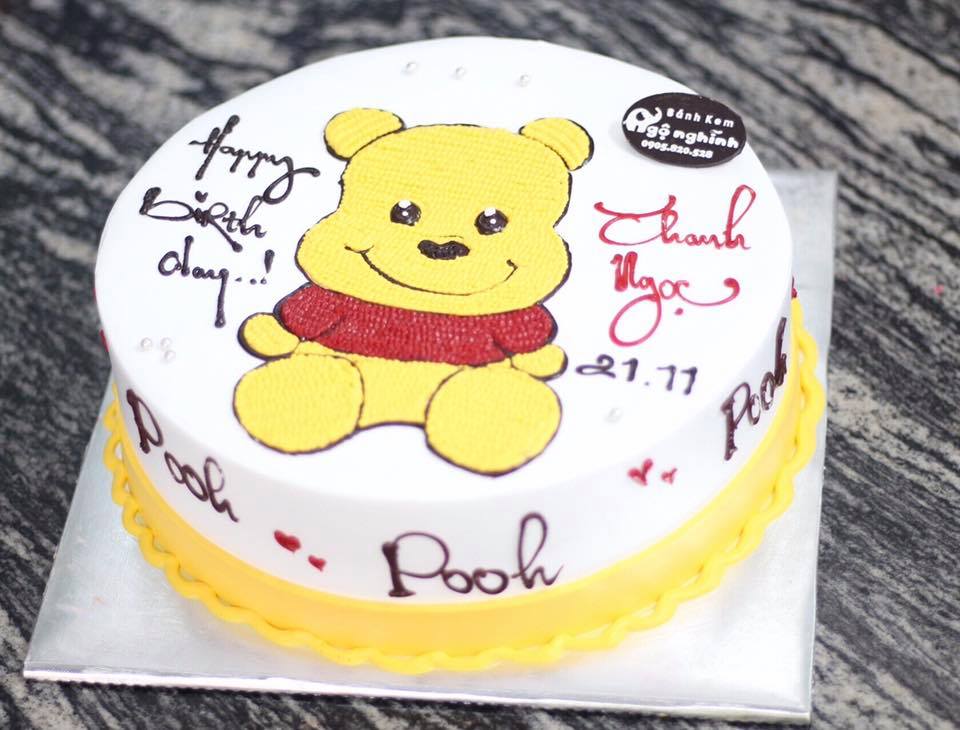 Bạn yêu thích chú Gấu Pooh và muốn làm bánh sinh nhật tặng người thân trong gia đình của mình sao? Hãy xem ngay hình ảnh bánh sinh nhật được trang trí với hình Gấu Pooh dễ thương của chúng tôi! Khám phá sự kết hợp hoàn hảo giữa bánh và hình vẽ tại đây!