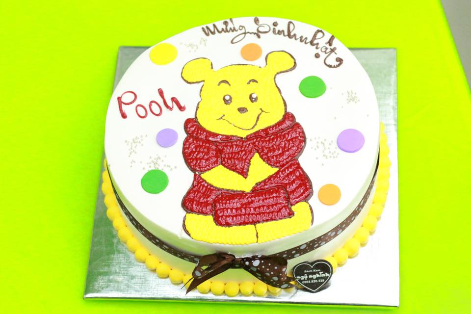 Bánh sinh nhật vẽ hình gấu Pooh sẽ là một món quà đặc biệt và ý nghĩa cho các bé yêu thích gấu Pooh. Hãy cùng xem những bức ảnh về bánh sinh nhật vẽ hình gấu Pooh đáng yêu này nhé!
