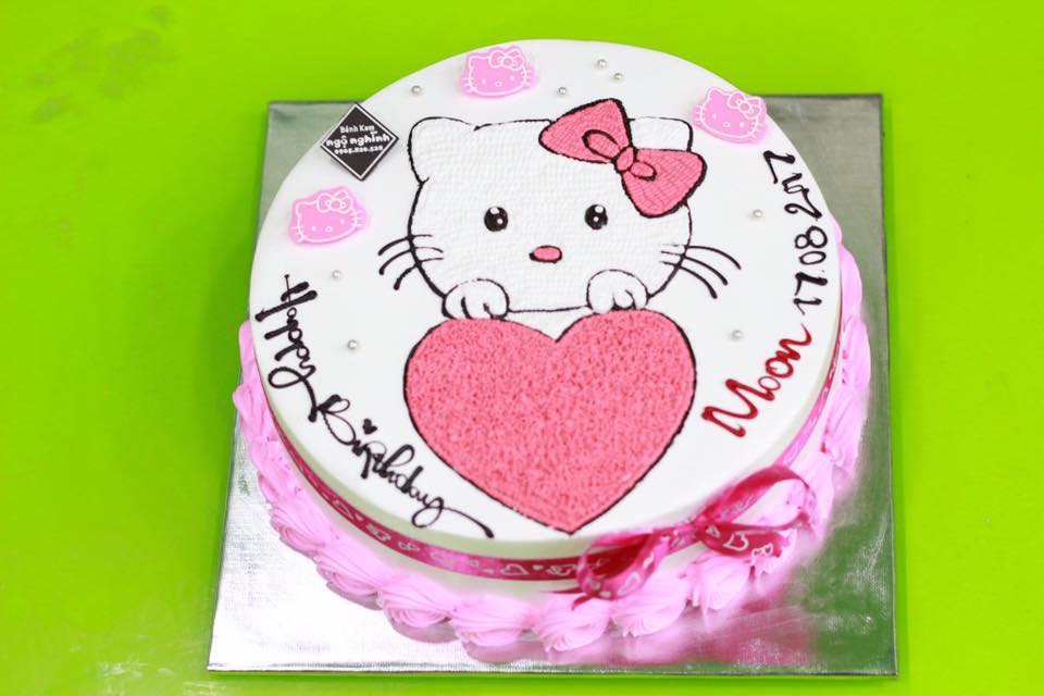 Bánh sinh nhật vẽ hình Hello Kitty xinh xắn sẽ làm hài lòng người nhận ngay từ cái nhìn đầu tiên. Hãy làm cho ngày sinh nhật của người bạn trở nên đặc biệt hơn với chiếc bánh trang trí đầy màu sắc này. Hãy xem thông tin chi tiết về bánh kem này ngay!