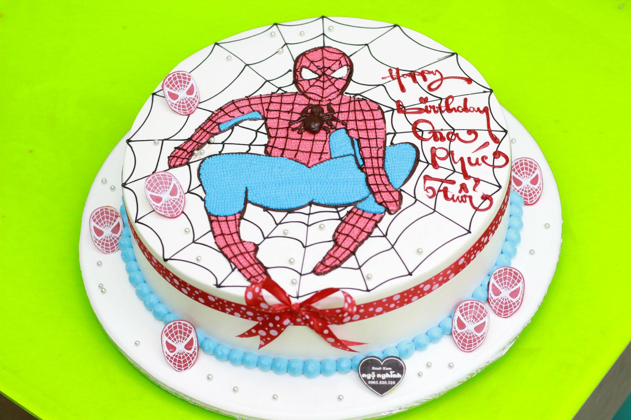 Khi nhắc đến bánh sinh nhật, hẳn ai cũng nghĩ đến hình ảnh đẹp mắt và ngộ nghĩnh. Hôm nay, chúng tôi xin giới thiệu đến bạn bánh sinh nhật vẽ hình người nhện nghệ thuật. Hãy cùng thưởng thức và tận hưởng hương vị thơm ngon và màu sắc tuyệt vời của bánh này.