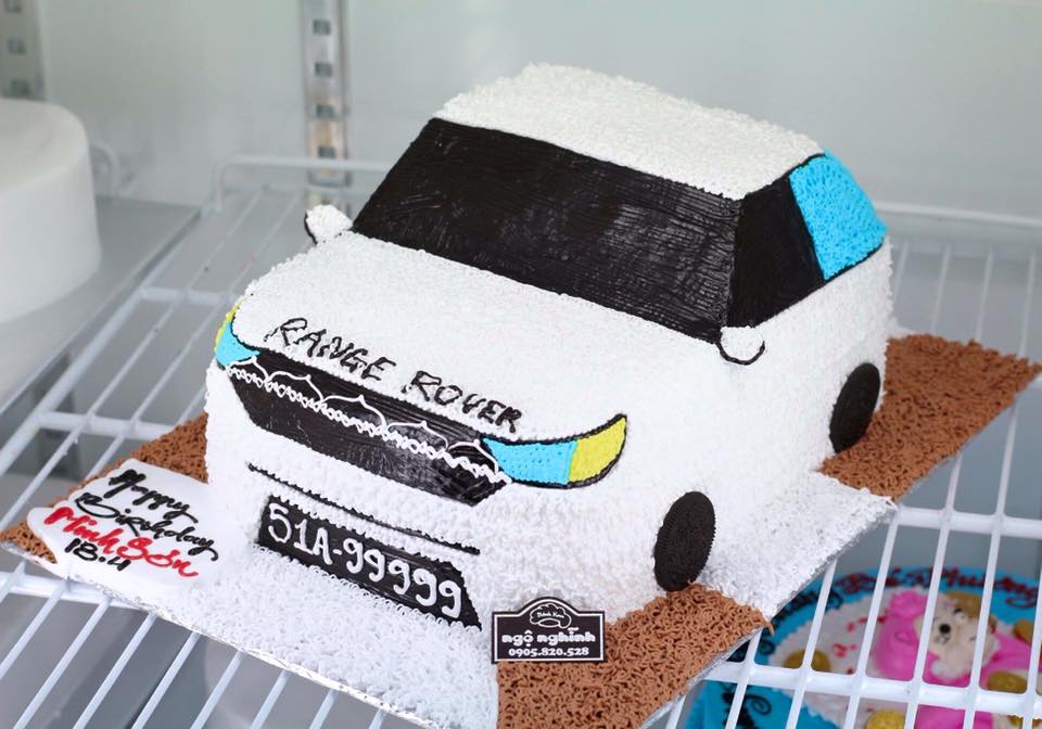 Bạn muốn tặng sinh nhật cho ai đó một chiếc bánh sinh nhật độc đáo? Bánh sinh nhật hình ô tô đẹp chính là lựa chọn hoàn hảo cho bạn. Với thiết kế độc đáo và tinh tế, chiếc bánh này sẽ khiến người nhận cảm thấy vô cùng phấn khích và hạnh phúc khi nhìn thấy nó.
