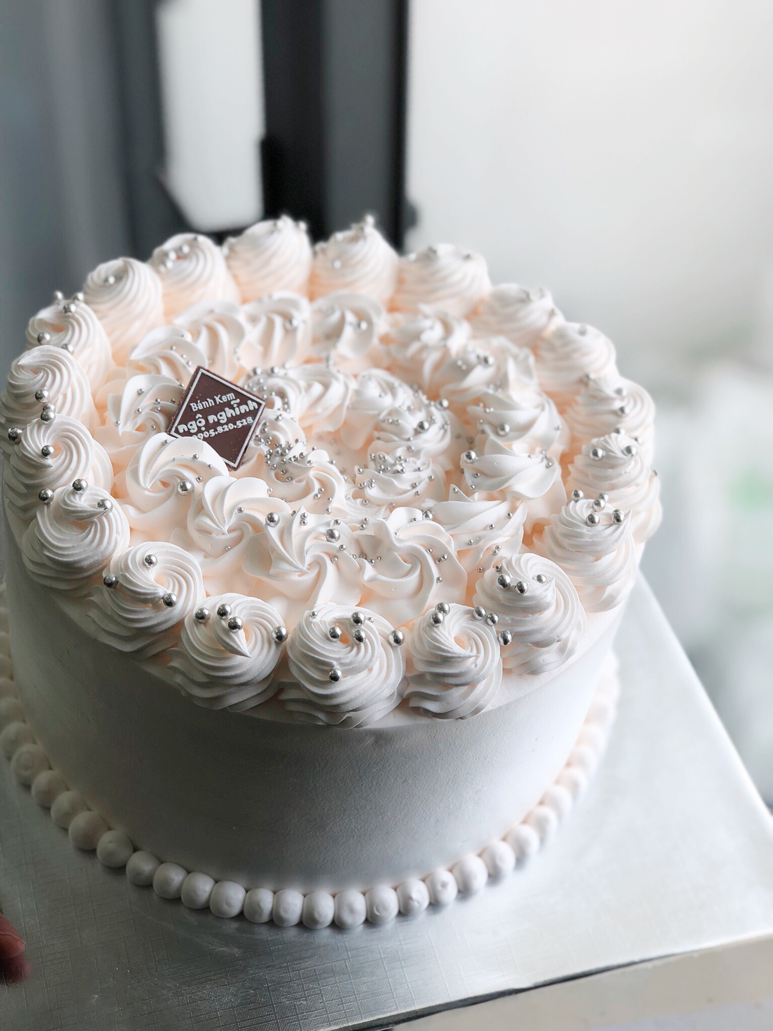 Bánh sinh nhật màu trắng hình vẽ đơn giản và tinh tế tặng my love - Bánh  Thiên Thần : Chuyên nhận đặt bánh sinh nhật theo mẫu