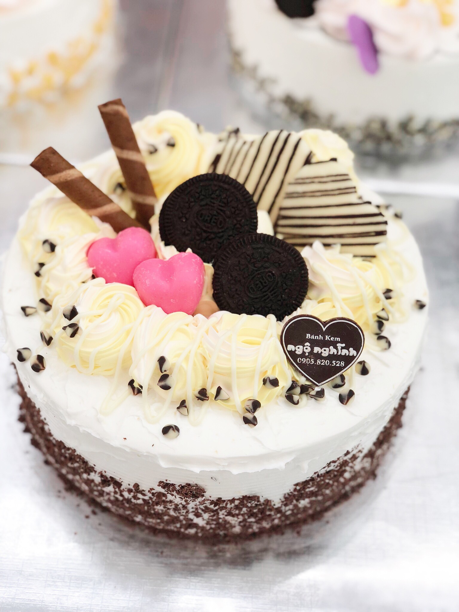 Bánh sinh nhật in ảnh phủ socola đen - Tiệm bánh sinh nhật Wgicake