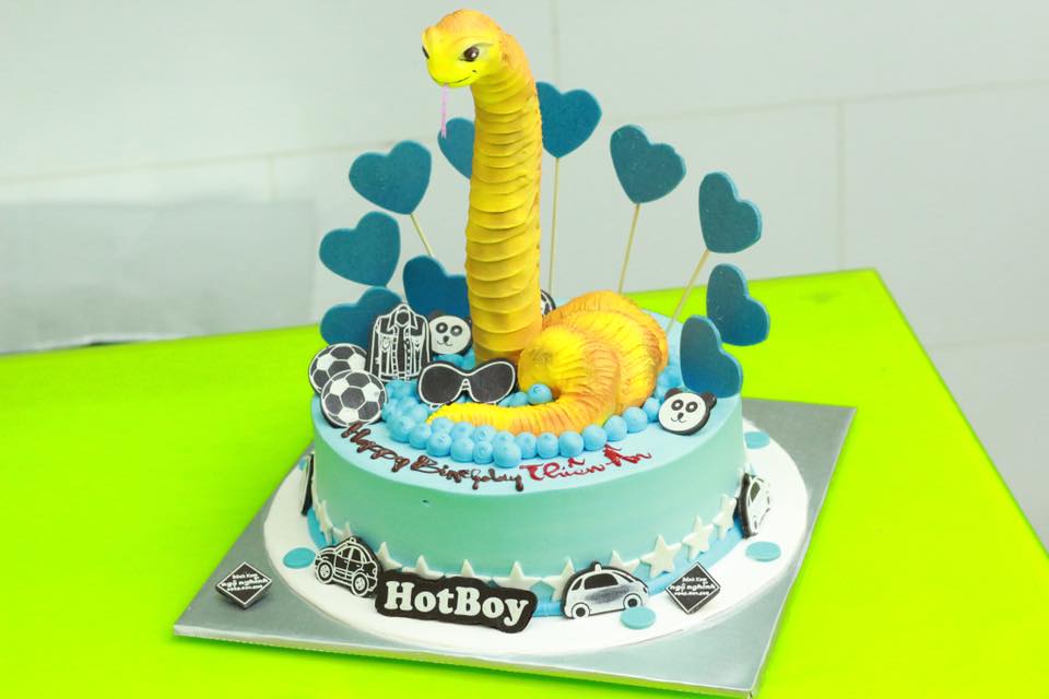 Bánh sinh nhật vẽ hình con rắn tuổi tỵ màu xanh ngộ nghĩnh tặng bé trai   Bánh Kem Ngộ Nghĩnh