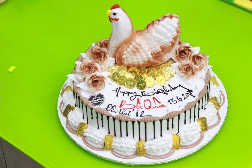 Bánh kem sinh nhật tạo hình con gà tuổi dậu gắn tiền vàng độc đáo tặng bé  trai | Bánh Kem Ngộ Nghĩnh