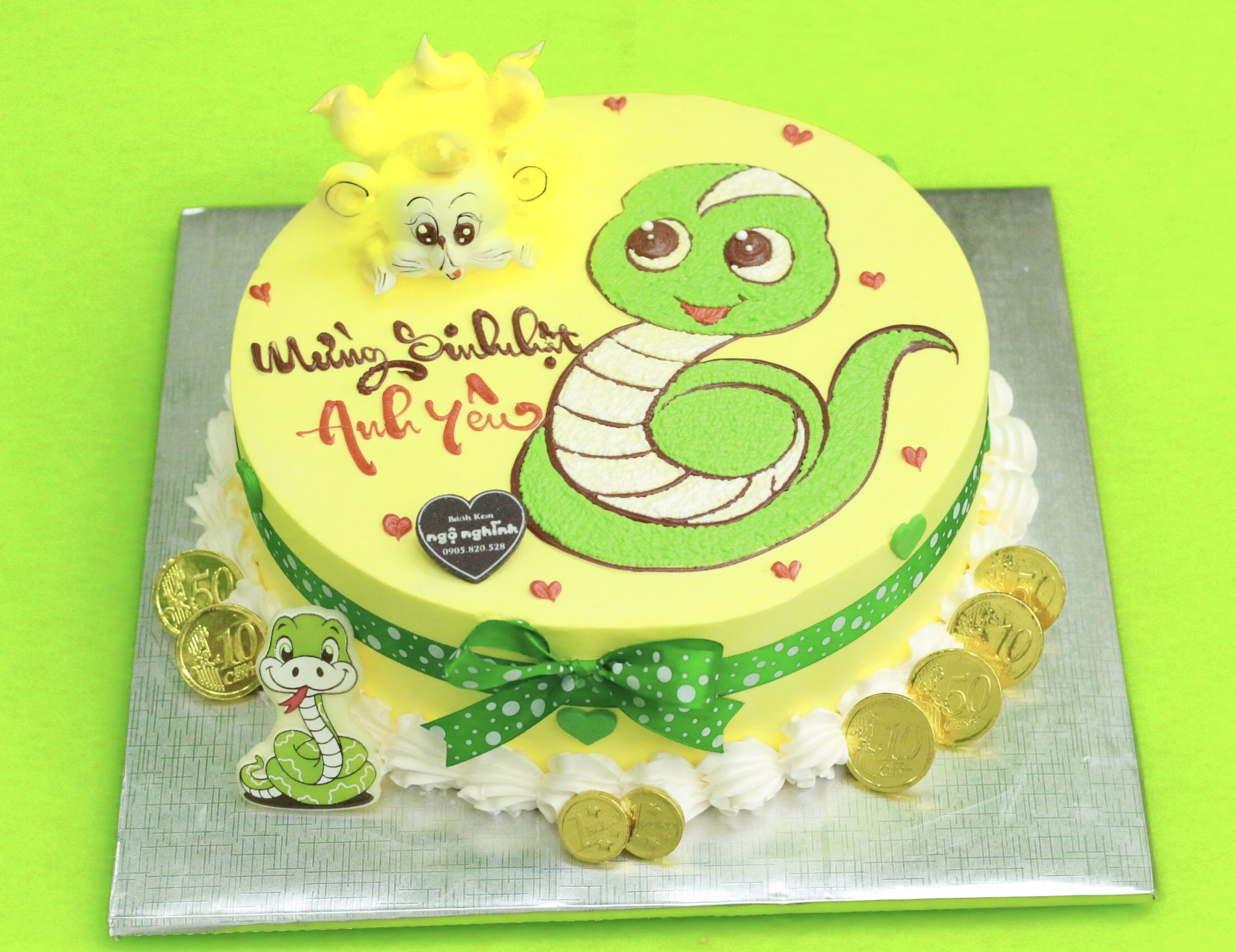 Bánh sinh nhật hình con rắn đẹp lạ  ngộ nghĩnh