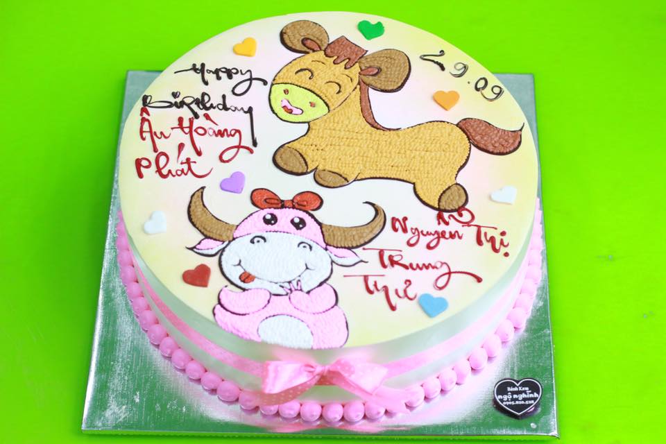 Bánh kem với hình ngựa và con trâu hoạt hình vô cùng ngộ nghĩnh và đáng yêu! Đây là món quà sinh nhật tuyệt vời cho những ai yêu thích các nhân vật hoạt hình. Hương vị thơm ngon của bánh kem này còn làm tăng thêm sự lưu niệm của ngày sinh nhật.