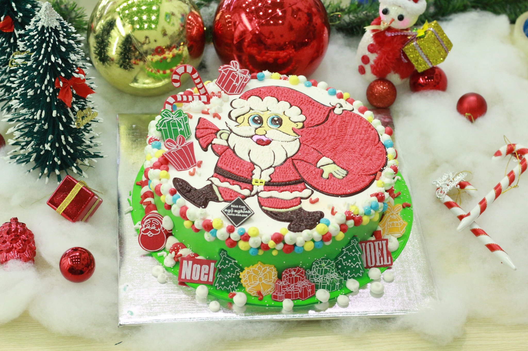 Bánh kem Ông già Noel là một trong những đặc trưng và cực kỳ ấn tượng trong mùa Giáng sinh. Hãy xem qua những hình ảnh về các chiếc bánh kem Ông già Noel được tạo hình tỉ mỉ, đầy màu sắc và ngon miệng như thế nào nhé!