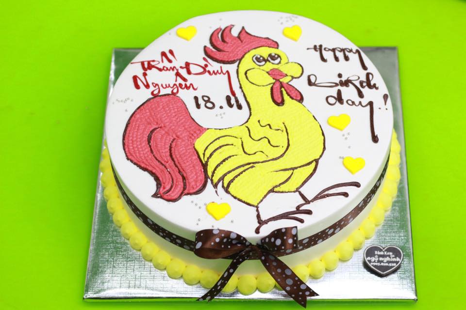Bánh sinh nhật hình con gà tuổi dậu sẽ làm cho bữa tiệc sinh nhật của các bạn trở nên độc đáo và thú vị hơn. Hãy xem hình ảnh để cảm nhận sự mới mẻ của ý tưởng này.