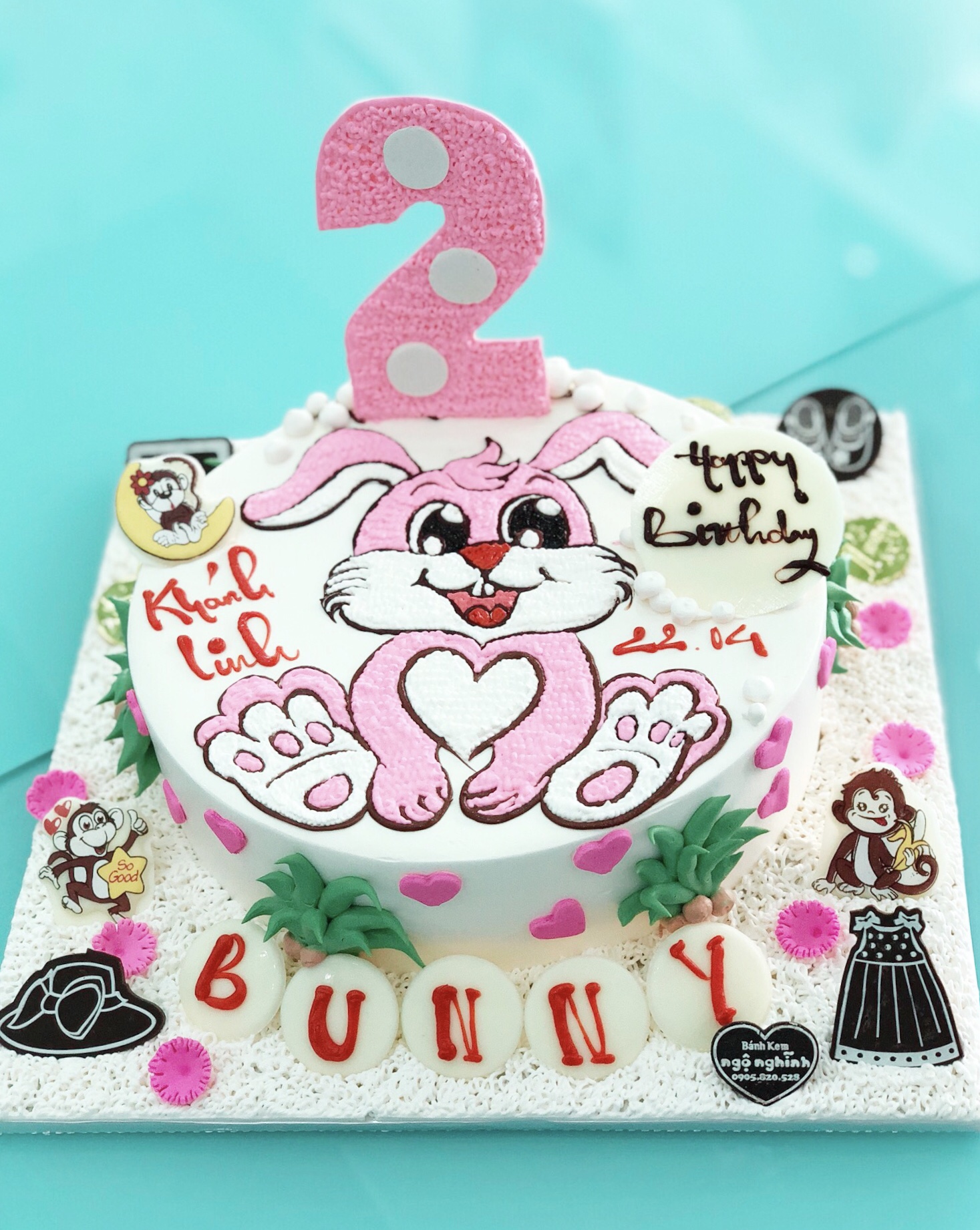 Bánh sinh nhật chú thỏ: Hình ảnh bánh sinh nhật chú thỏ đang xuất hiện trước mắt bạn sẽ khiến bạn không thể kìm chế được sự thèm muốn. Dùng bộ não sáng tạo của bạn để tự tay thực hiện món bánh thật độc đáo cho ngày sinh nhật tiếp theo.