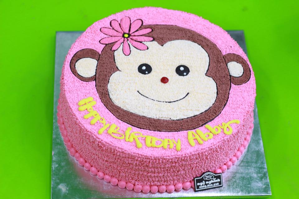 Tìm kiếm một chiếc bánh kem đáng yêu để cài hoa vào ngày sinh nhật của con hay đơn giản là muốn thưởng thức một chiếc bánh ngộ nghĩnh với hình mặt con khỉ tuổi thân? Hãy xem hình ảnh chi tiết để tìm hiểu thêm về món bánh kem ngon miệng và đáng yêu này nhé!