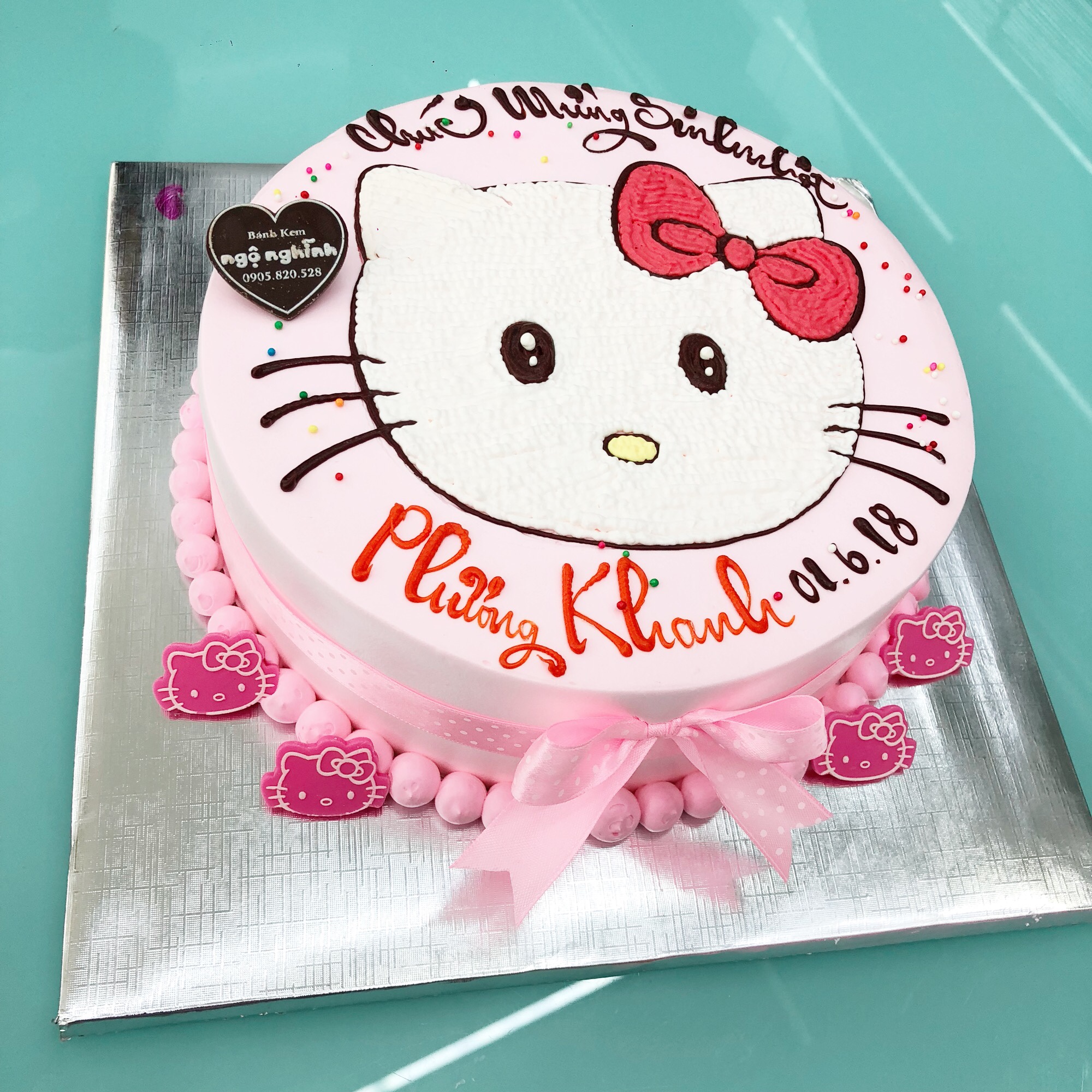 Bánh sinh nhật Hello Kitty Và Chong Chóng Cầu Vồng