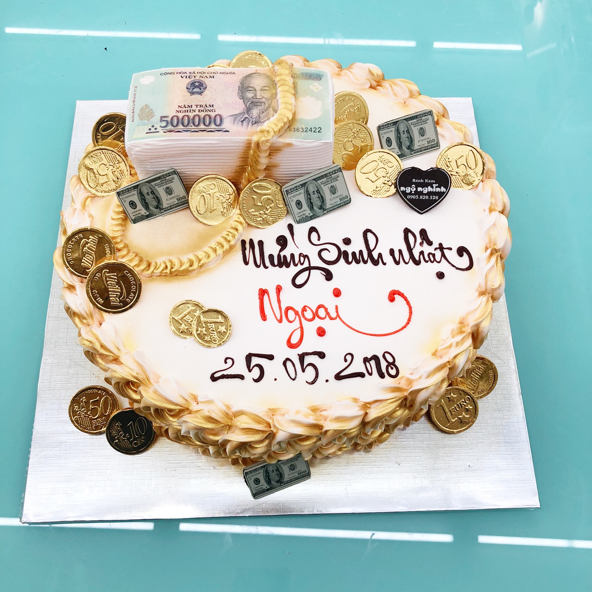Bánh Kem Sinh Nhật Tạo Hình 3D Cọc Tiền Vàng Mạ Vàng Đẹp Sang Trọng Tặng  Ngoại | Bánh Kem Ngộ Nghĩnh