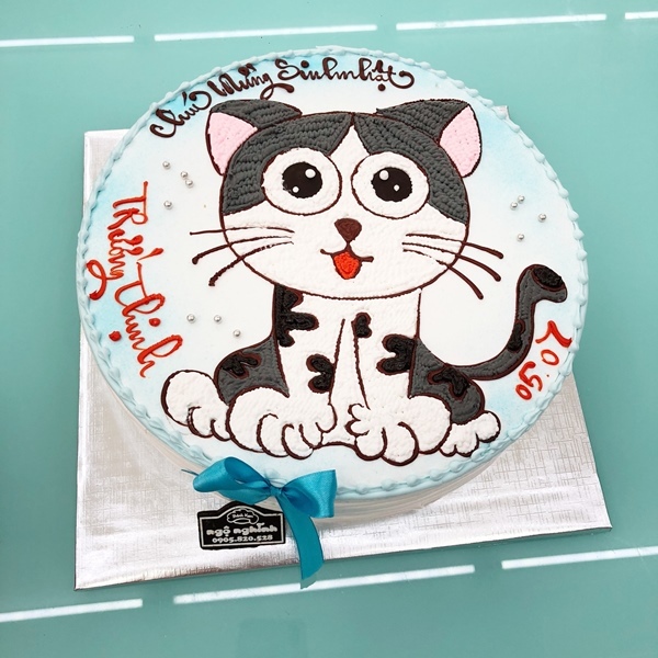 Bạn đang tìm kiếm một chiếc bánh sinh nhật với hình con mèo đáng yêu và dễ thương? Đừng bỏ qua những chiếc bánh kem này với cách ghép nét tinh tế của chiếc nơ nhỏ. Hình con mèo đáng yêu sẽ làm cho tiệc sinh nhật của bạn trở nên đặc biệt hơn bao giờ hết.