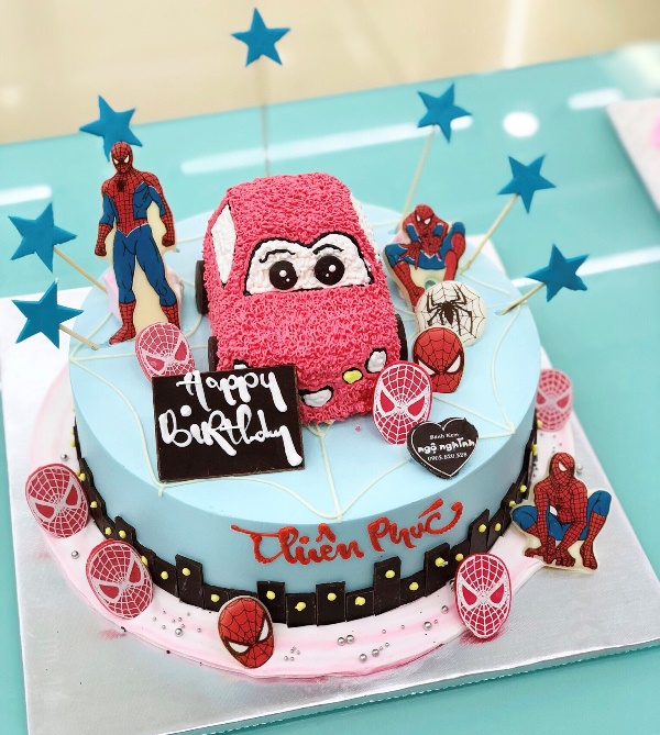 Bạn yêu thích Spiderman đúng không? Bạn đã bao giờ mơ ước được có một chiếc bánh sinh nhật hình người nhện sao nhỏ như vậy chưa? Hãy đón xem hình ảnh bánh ngọt ngào này để tưởng niệm những khoảnh khắc đầy cảm xúc của bạn cùng những người thân yêu trong ngày sinh nhật.