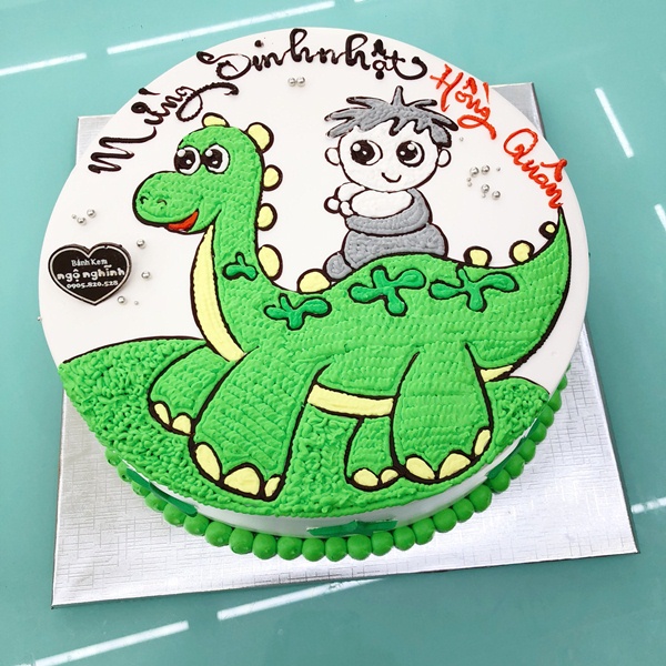 Bánh sinh nhật cùng với hình ảnh cậu bé cưỡi khủng long màu xanh dễ thương là điều gì đó không thể bỏ qua! Bạn có thể chọn cho mình một món quà sinh nhật đặc biệt và ấn tượng, hoặc sử dụng hướng dẫn để tự tay làm một chiếc bánh sinh nhật đầy phong cách và sáng tạo.