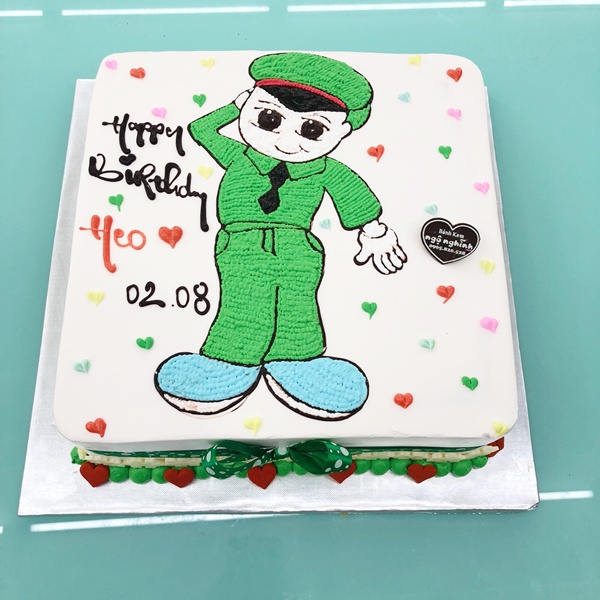 Với hình ảnh đặc trưng về chiến sĩ Công an và một tim nhỏ đa sắc đầy ấn tượng, chiếc bánh kem sinh nhật này sẽ làm cho bữa tiệc sinh nhật của bạn trở nên vô cùng hoành tráng và đầy ngạc nhiên. Hãy để chiếc bánh tặng bạn một kỉ niệm đáng nhớ trong ngày sinh nhật.