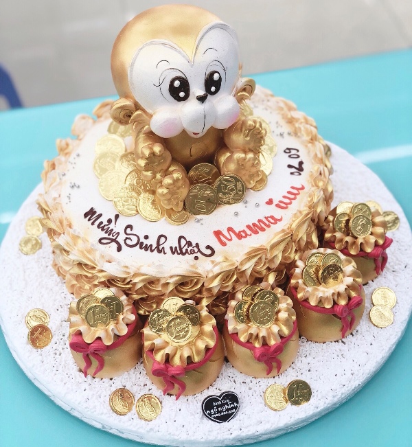 Bánh kem sinh nhật tạo hình con khỉ tuổi thân gắn hủ vàng đẹp mắt ...
