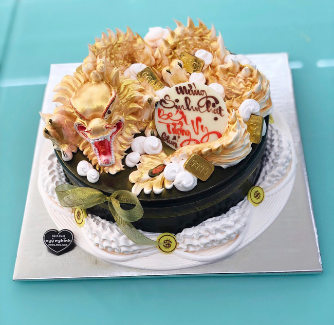Một chiếc bánh kem sinh nhật 3D với hình ảnh con rồng tuyệt đẹp không chỉ thực sự hấp dẫn và ngon miệng, mà còn mang lại cho bạn sự độc đáo và sáng tạo. Hãy mừng sinh nhật của con bạn với một chiếc bánh kem sinh nhật đầy màu sắc và đầy thú vị.