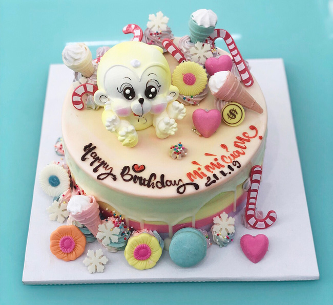 Bánh kem 3D con khỉ sinh nhật: Bánh kem 3D không chỉ mang đến hương vị thơm ngon mà còn có hình dạng độc đáo thu hút sự chú ý của khách hàng. Với hình dạng con khỉ sinh nhật, bánh kem sẽ trở thành món quà bất ngờ và ý nghĩa dành tặng cho những người thân yêu trong ngày sinh nhật. Hãy đặt mua ngay để trải nghiệm cảm giác vừa thưởng thức bánh vừa tận hưởng niềm Tết đầy màu sắc.