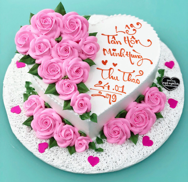 Bánh sinh nhật tạo hình đóa hoa hồng 3d nền trái tim lãng mạn mừng ...