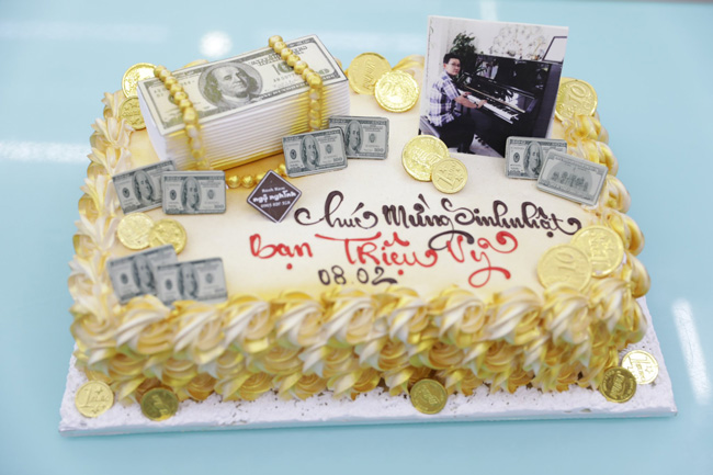 Bánh sinh nhật tạo hình tiền đô mạ vàng sang trọng đẹp mắt tặng bạn  Bánh  Kem Ngộ Nghĩnh