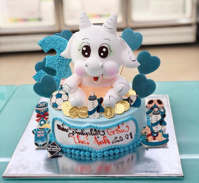 Bánh kem sinh nhật 3D con dê tinh nghịch với thiết kế độc đáo và tài hoa sẽ làm mưa làm gió trong bữa tiệc sinh nhật của bạn. Hình ảnh bánh thật sinh động và đầy mơ mộng sẽ khiến bạn không thể rời mắt khỏi nó!