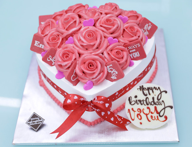 Bánh kem sinh nhật tạo hình đóa hoa hồng trái tim đẹp lãng mạn tặng vợ yêu  | Bánh Kem Ngộ Nghĩnh