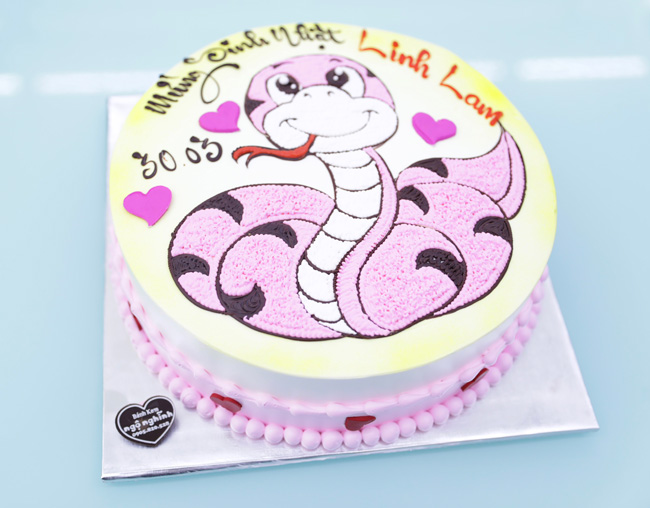 Sinh nhật sắp đến và bạn muốn tạo ấn tượng với bánh kem hình con rắn? Hãy tham khảo mẫu bánh sinh nhật được thiết kế với hình con rắn độc đáo để con bạn có một bữa tiệc đáng nhớ nhé!