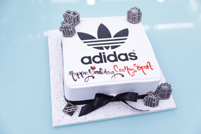 Bánh sinh nhật in hình logo thương hiệu Adidas đẹp mắt tặng nam ...