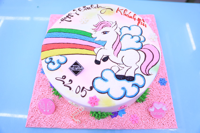 Bánh sinh nhật vẽ hình ngựa pony và cầu vồng dễ thương tặng bé gái ...