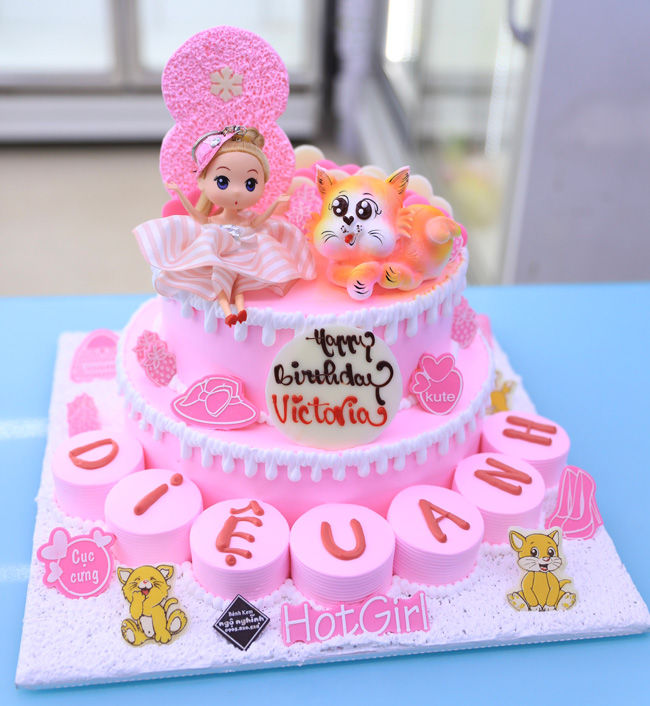 Bánh gato sinh nhật hai tầng màu hồng cho bé gái 1 tuổi