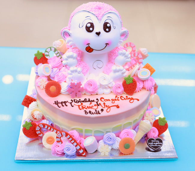Bánh sinh nhật 3D con khỉ tuổi thân màu hồng: Sinh nhật của con yêu sắp đến và bạn muốn tìm kiếm một chiếc bánh độc đáo và đầy màu sắc để chào đón ngày lễ đặc biệt? Không thể bỏ qua chiếc bánh sinh nhật 3D con khỉ tuổi thân màu hồng đang được săn đón hiện nay, mang lại tiếng cười và sự ngạc nhiên cho tất cả mọi người.