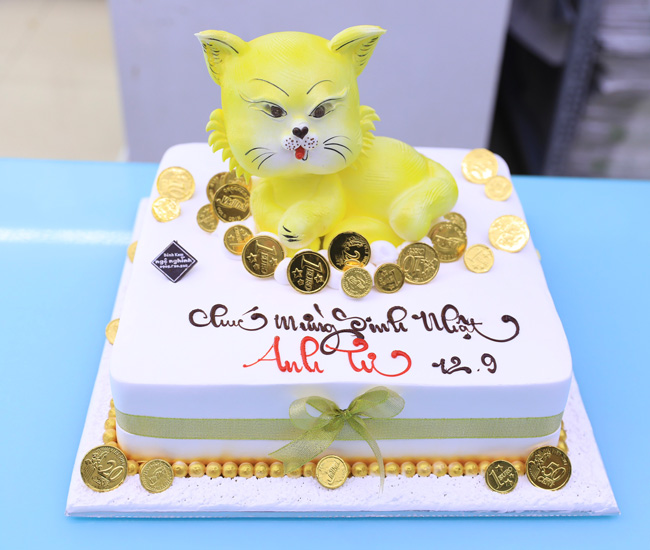 Bánh Sinh Nhật Tạo Hình 3D Con Mèo Tuổi Mẹo Gắn Tiền Vàng Sang Trọng Tặng  Nam | Bánh Kem Ngộ Nghĩnh