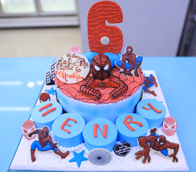 Bánh sinh nhật tạo hình 3d spider man và bánh nhỏ gắn số 6 đẹp độc ...