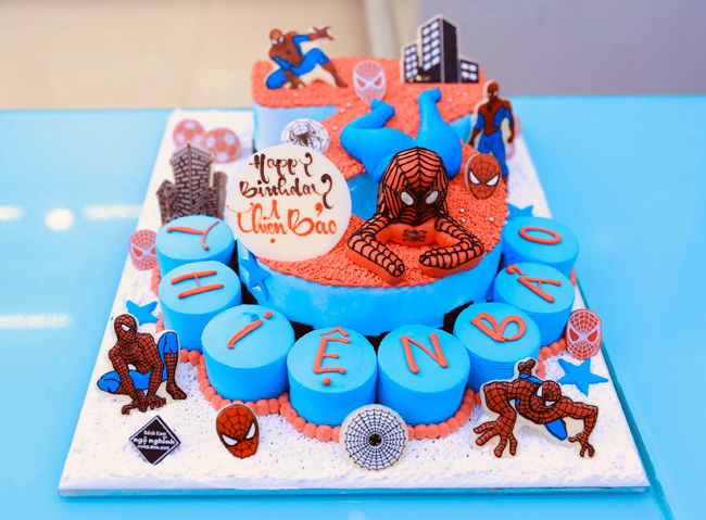 Bánh kem sinh nhật tạo hình 3d số 3 bắt siêu nhân người nhện đẹp ...