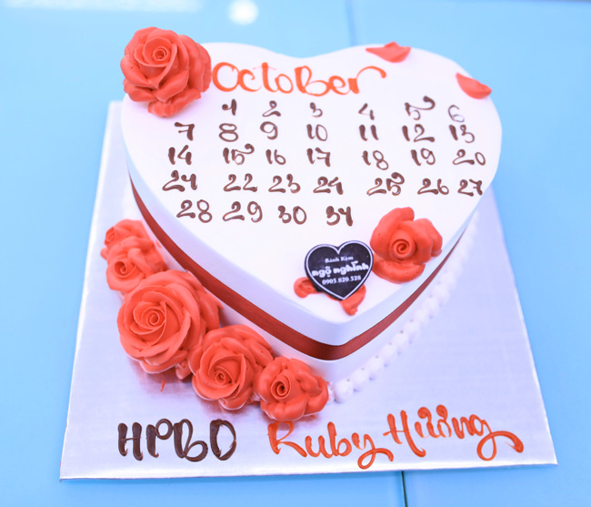 Bánh sinh nhật tạo hình 3d tờ lịch trái tim bắt hoa hồng đỏ đẹp ...
